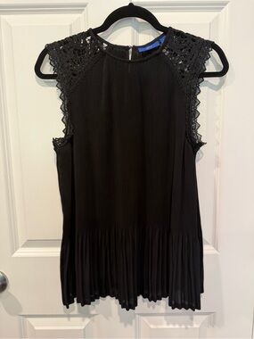 Apt. 9 Black Pleated Sleeveless Camisole with Lace Shoulders